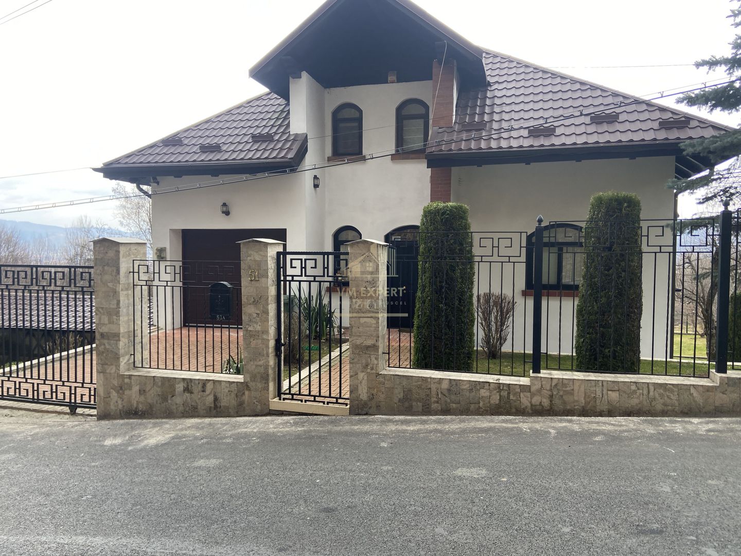 VILA 8 CAMERE, TEREN 1294 MP + 2712 MP PADURE, CAMPULUNG - Poză 19