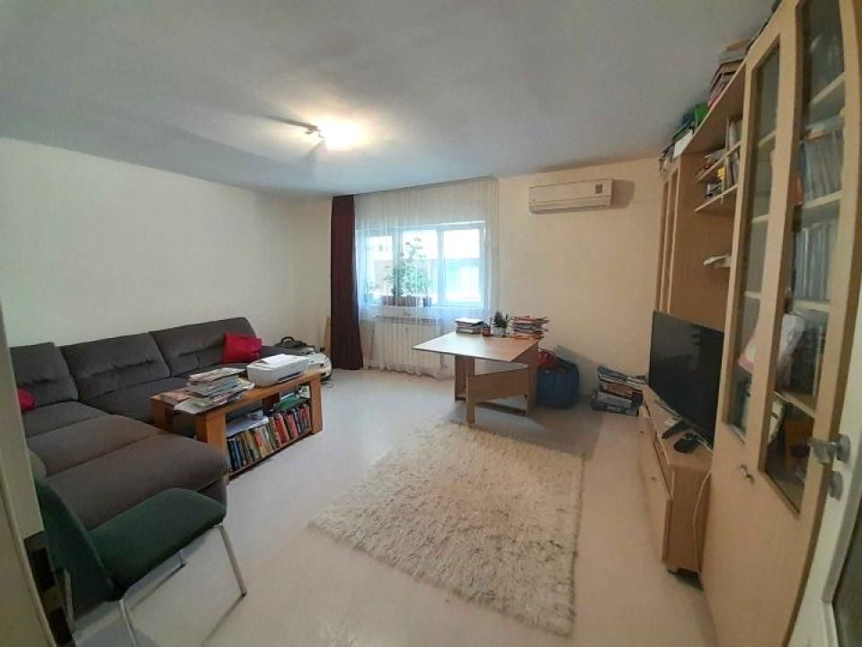 Vanzare Apartament 2 Camere intre Mall Vitan si Nerva Traian - Poză 1