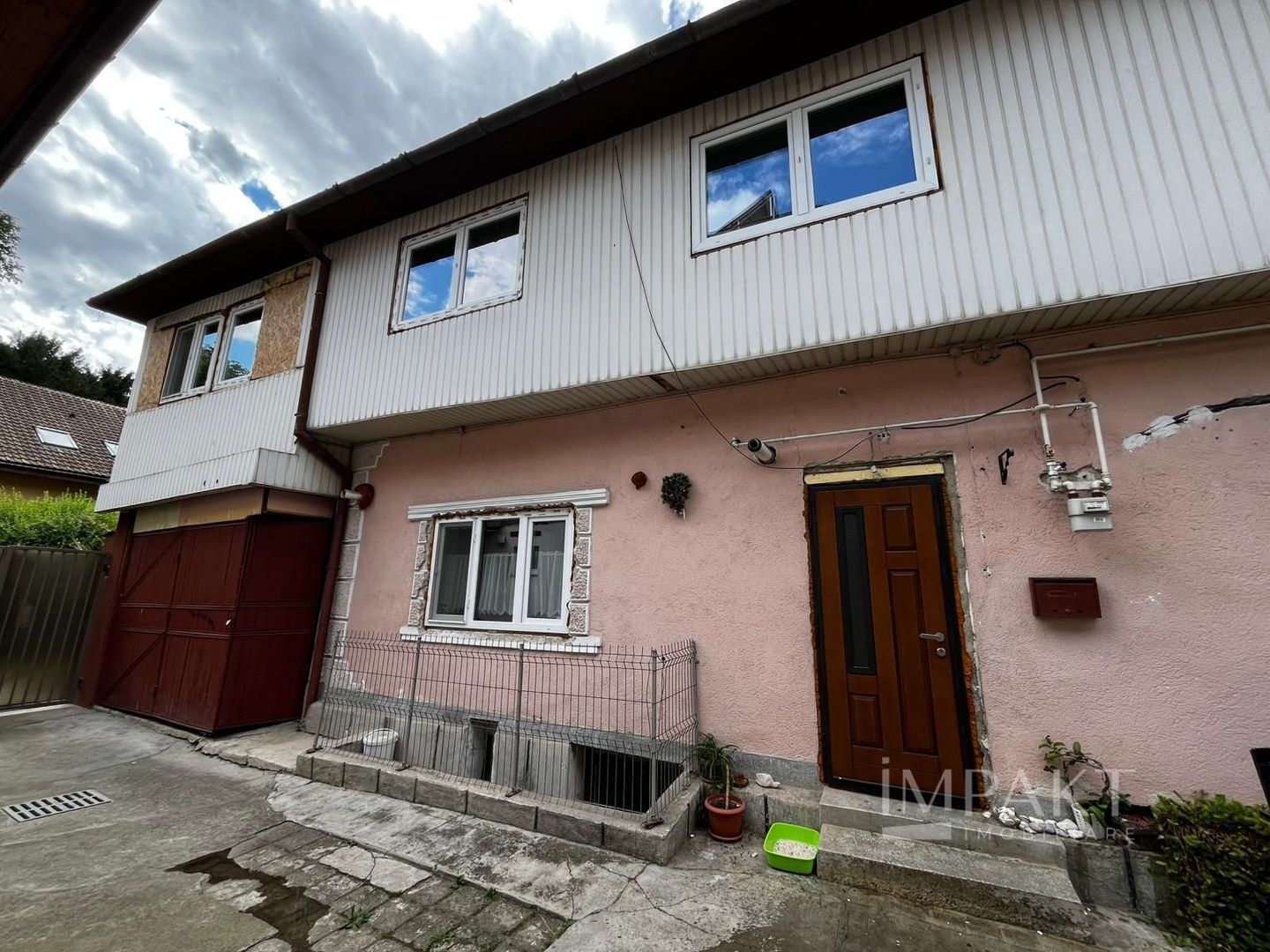 Casa frumoasa de vanzare la curte comuna, zona Centrala! - Poză 14