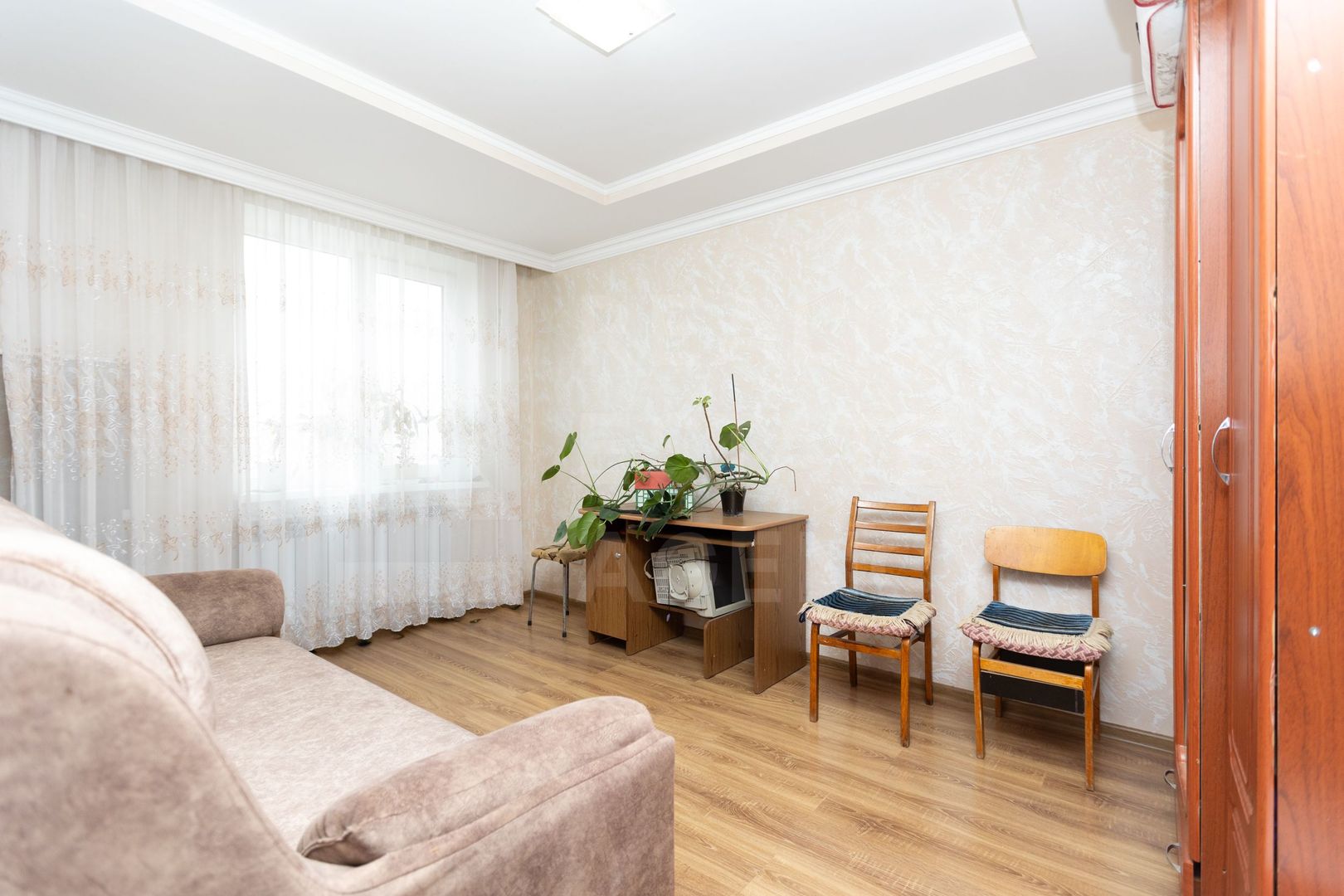 Vânzare, apartament, 3 camere, str. Luceafarul ,sat. Dobrogea. - Poză 1