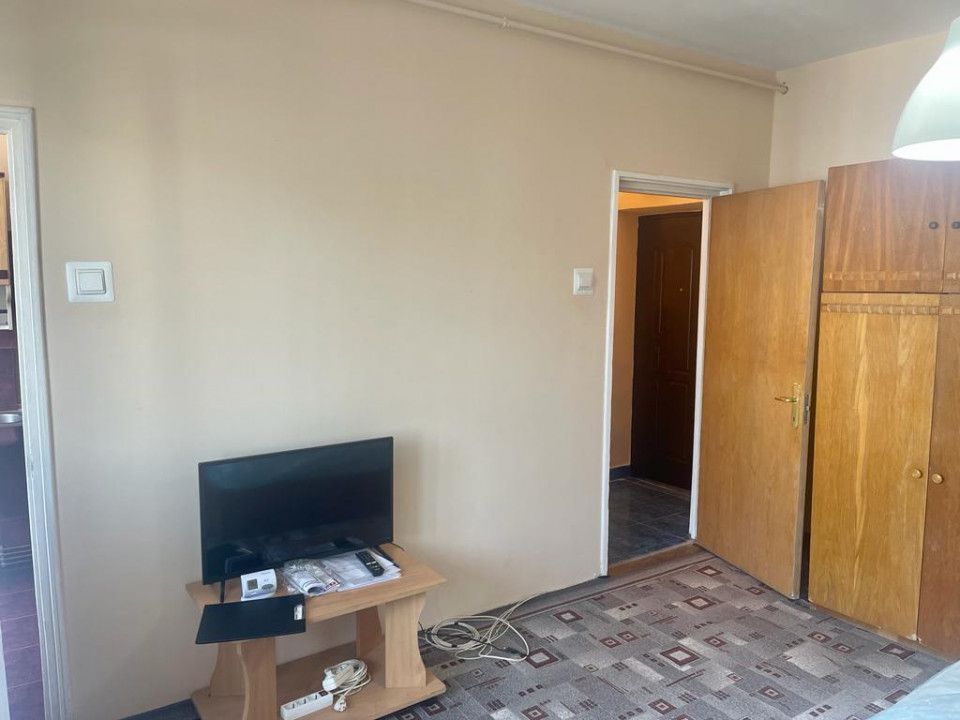 AZURA Imobiliare Pitesti - De Inchiriat Garsoniera Ultracentral - Poză 3