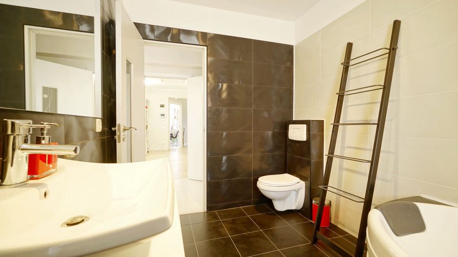 Brancoveanu  P+2, 8 cam, 6 dormitoare, 6 bai, 3 garaje teren 650 mp - Poză 31