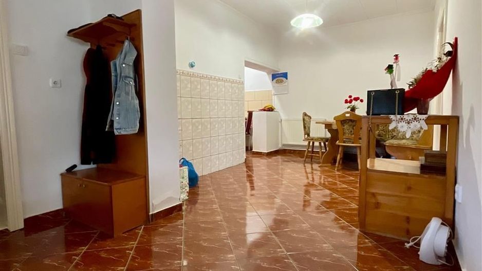 Casa cu 4 camere si livada la 25 km de Oradea - Poză 9