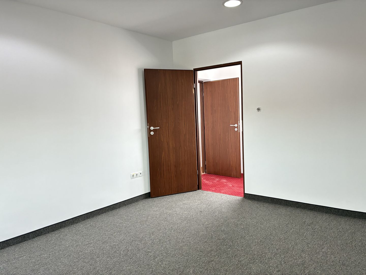 Birou de inchiriat ultracentral in Oradea - Poză 3