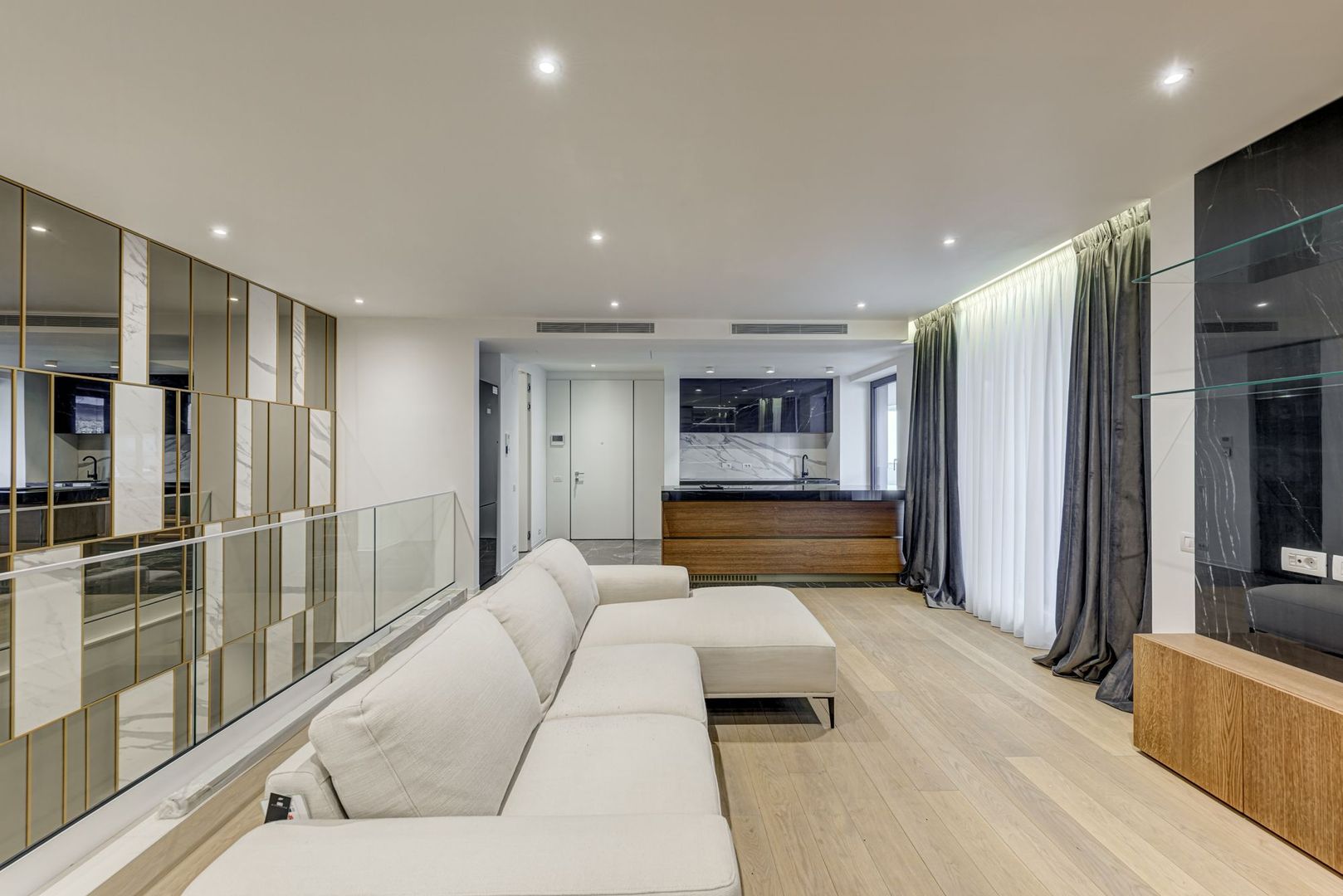 Apartament spatios 4 camere tip duplex | One Charles de Gaulle - Poză 3