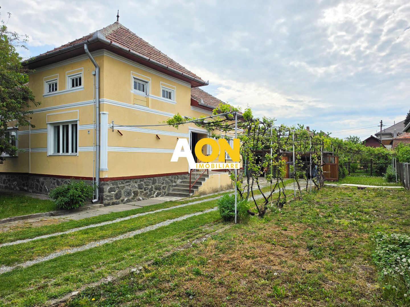 Casa 4 camere, 2 garaje, 652 mp teren, zona exclusivista, Cetate - Poză 1