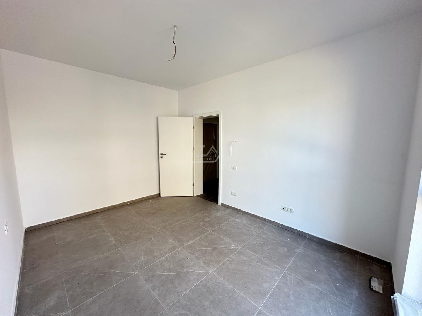 Decomandat. Etaj intermediar. Geam la baie. - Poză 7