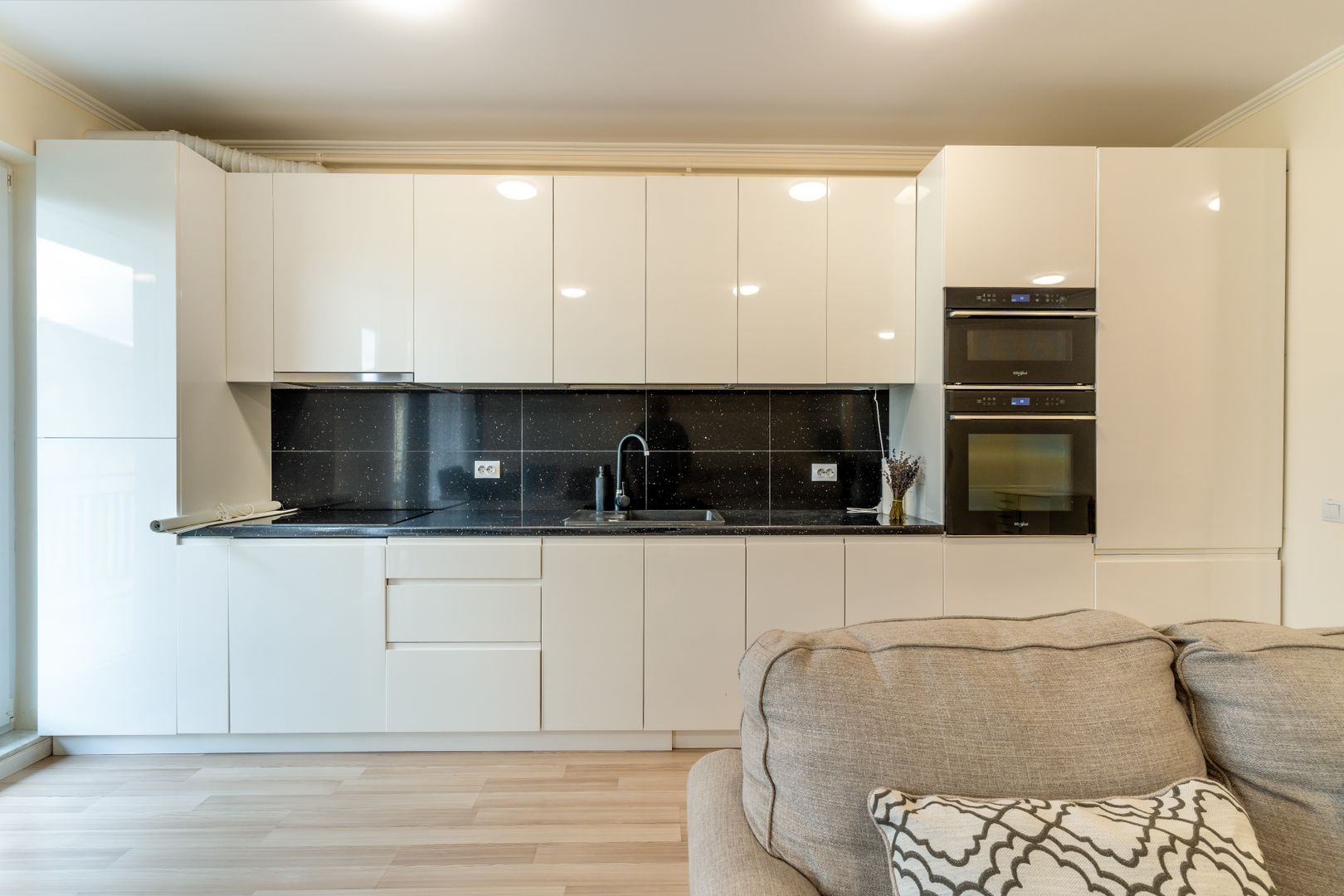 Apartament 2 camere, 55 mp + 2 balcoane, parcare, Aurel Gurghianu - Poză 2