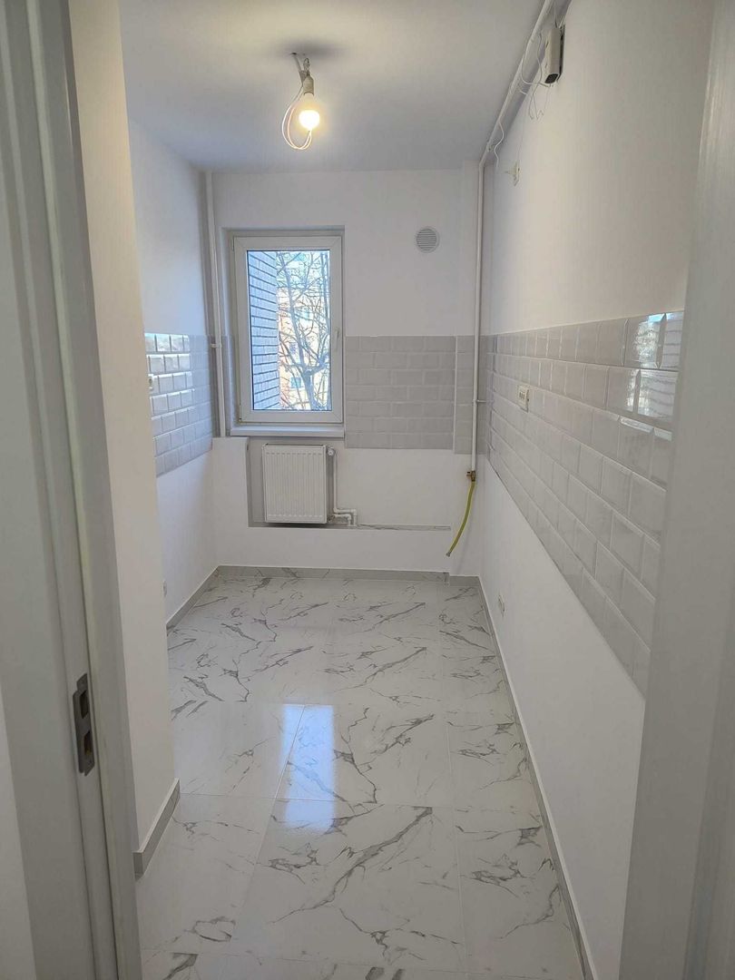 Apartament 3 camere centrala proprie renovat Favorit - Poză 3