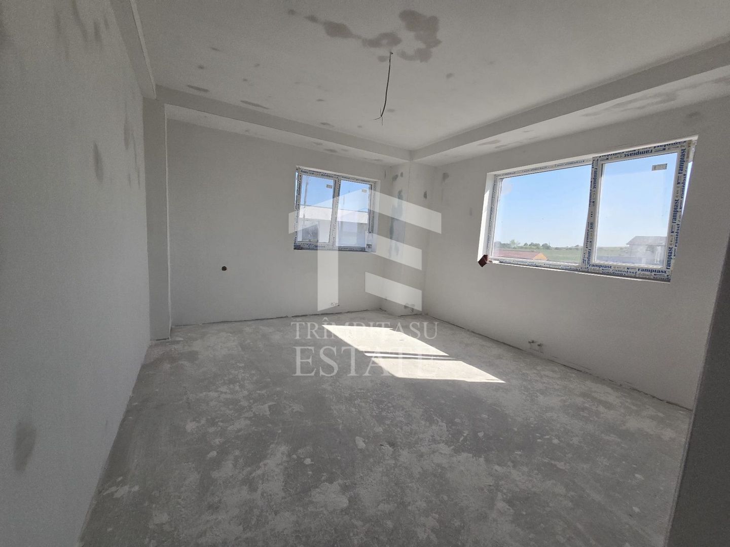 OVIDIU-POIANA- Vila tip duplex | terasa circulabila | gaz | curte - Poză 12