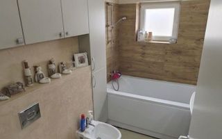 Apartament spațios, 3 camere, parcare, curte, Europa. - Poză 6