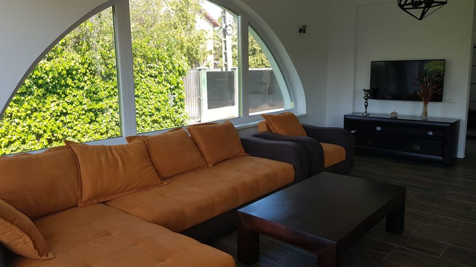 Vila pe parter 4 camere, curte generoasa / Tunari - Poză 4