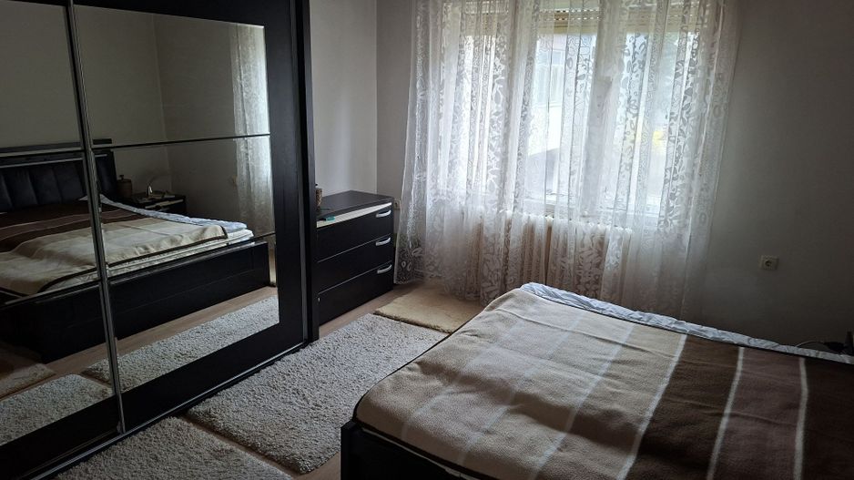 BRASADAS vinde apartament cu 3 camere la etaj in casă - Poză 2