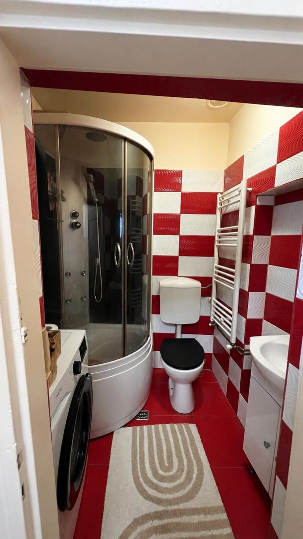 2 camere în inima orașului – ideal pentru locuit sau investiție - Poză 5