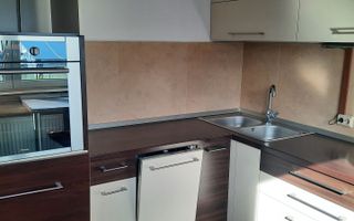 Apartament spațios cu terasă și parcare subterană. - Poză 1