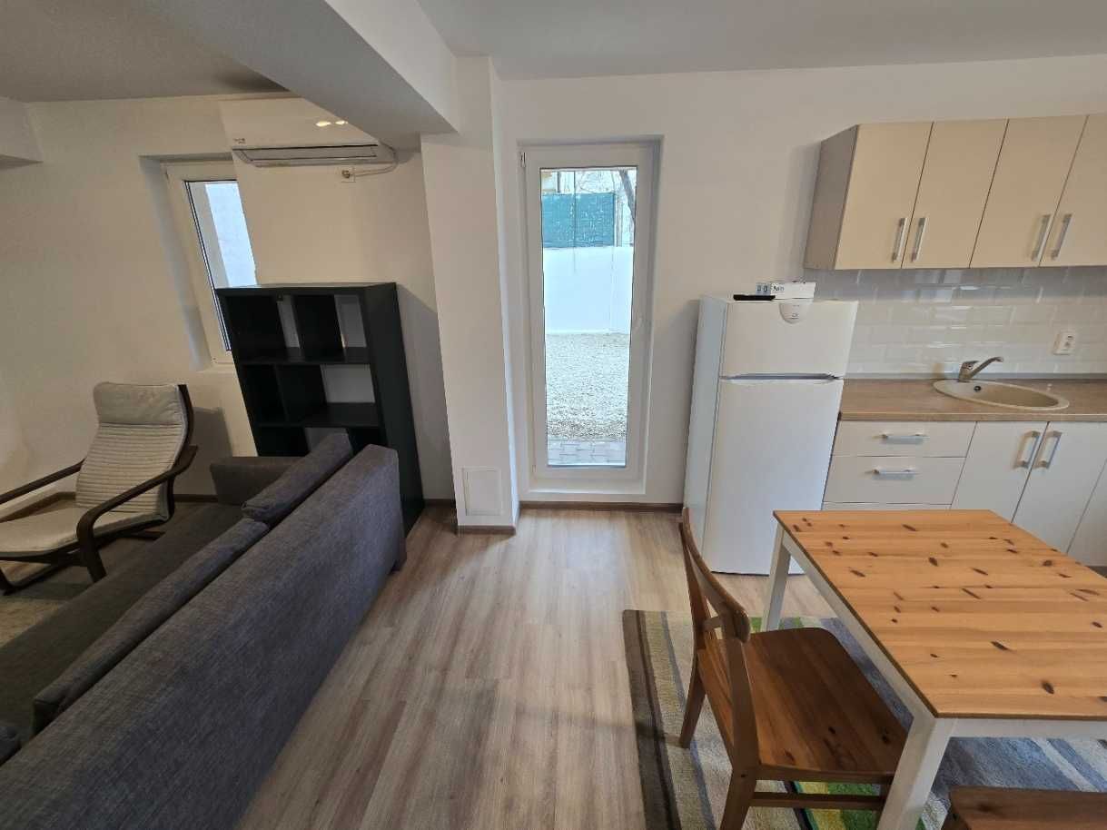 Aparament cu curte de inchiriat Tei - Poză 1