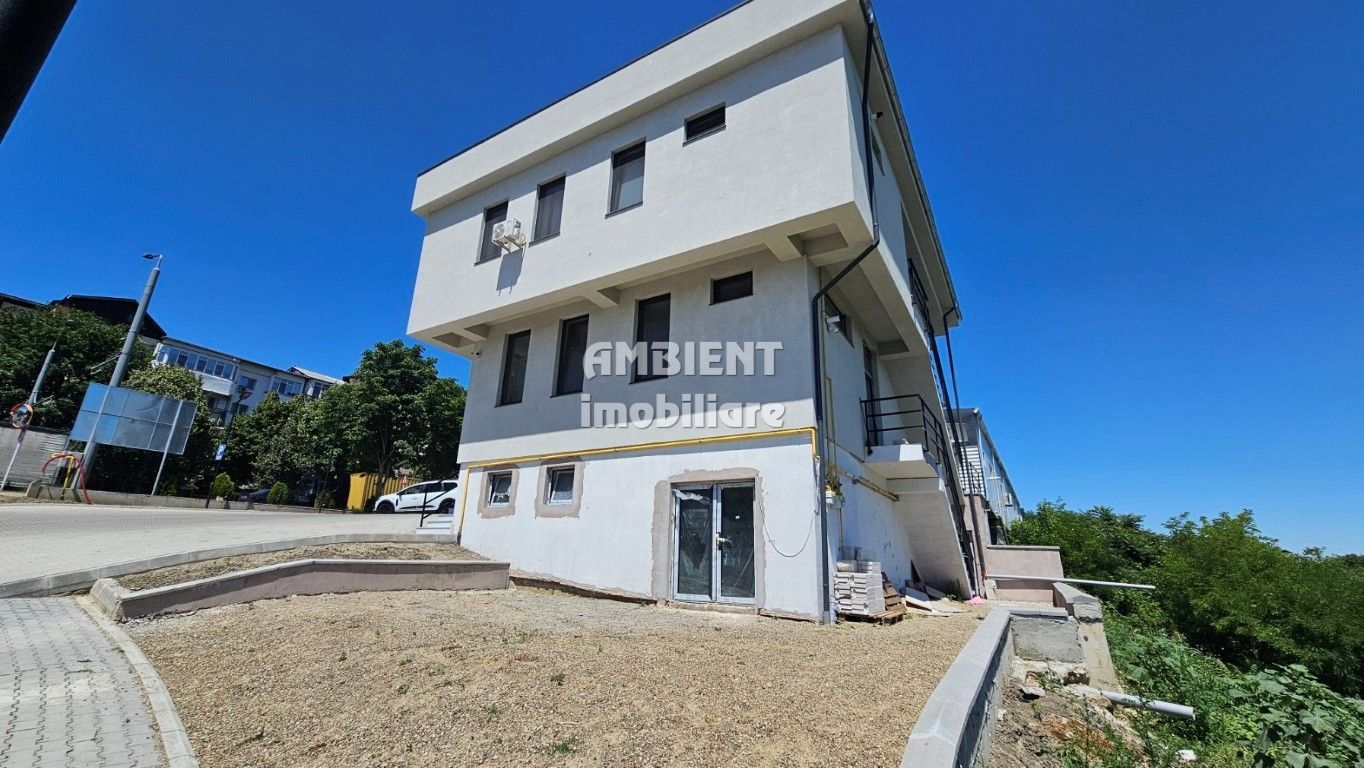 DE INCHIRIAT - Spatiu comercial la DEMISOL, suprafața 94 mp, zona CARTIER. - Poză 1