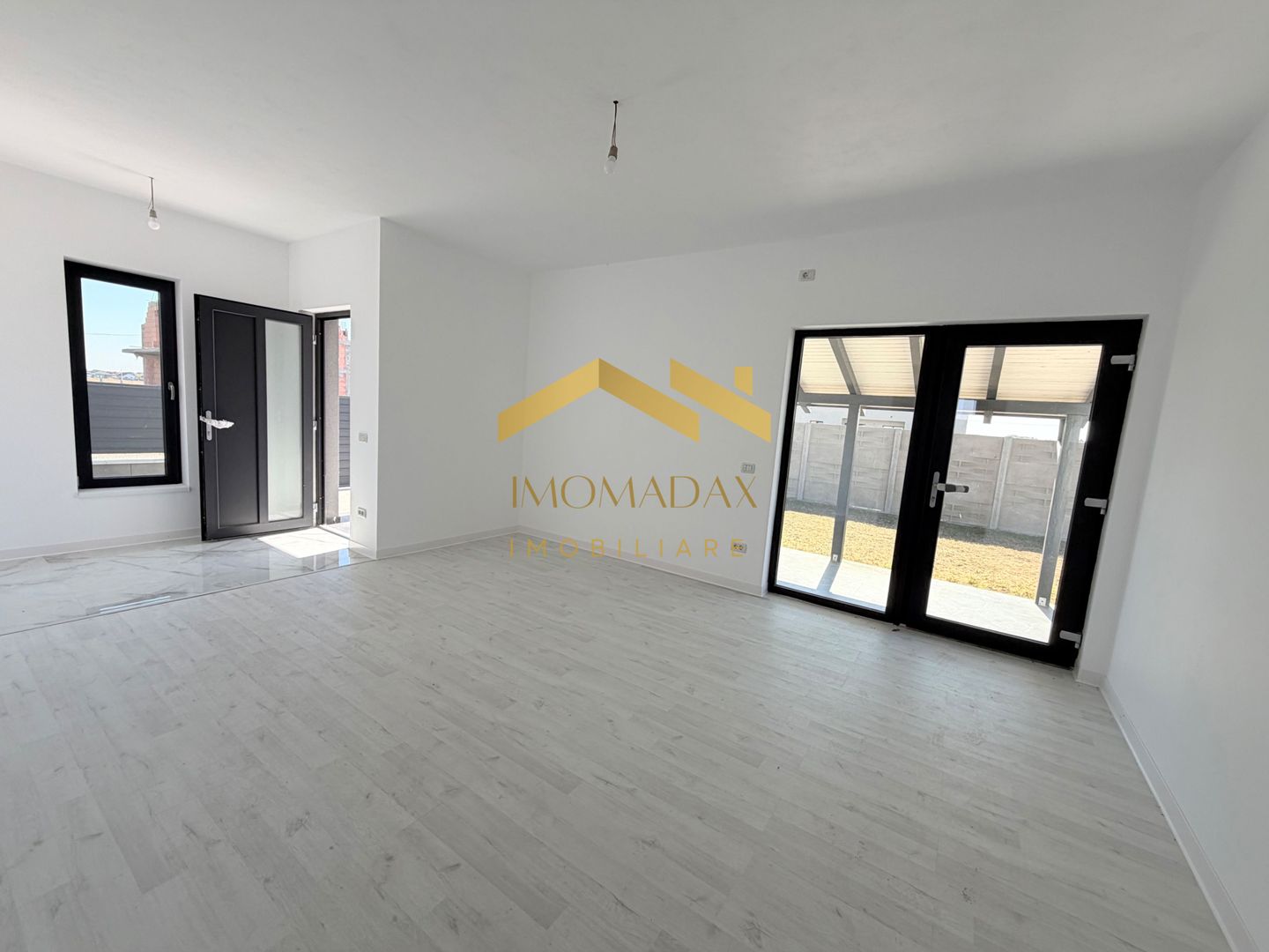 -Casa Individuala - Parter - 4 camere - - Poză 9