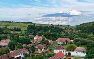 De vînzare casă cu 5 camere, sat Apoș, com. Bârghiș, jud. Sibiu - Poză 2