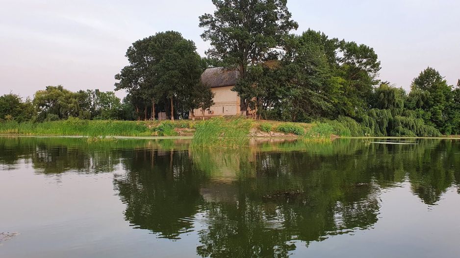 Casă și teren mare, cu ieșire la lac, lângă Mănăstirea Rebegești Crevedia - Poză 18