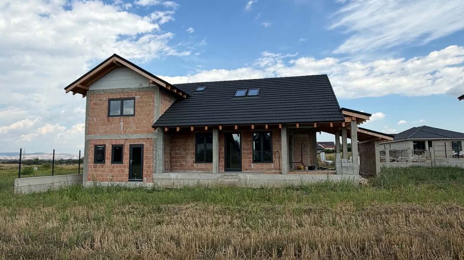 Casă la roșu de vânzare | 182 mp utili | Teren 550 mp - Poză 2