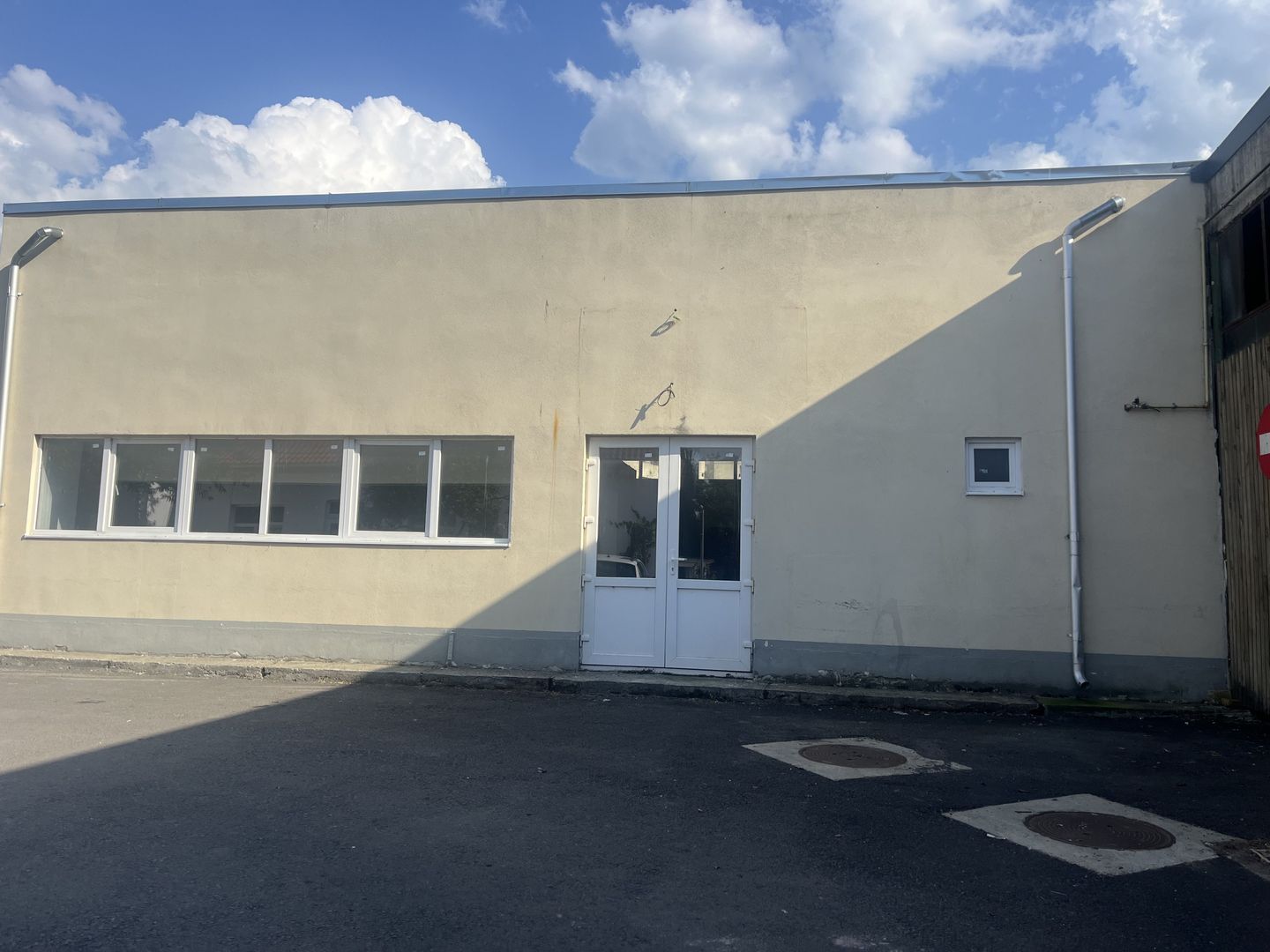 Spațiu comercial premium de închiriat ,190mp,centru  Covasna. - Poză 2