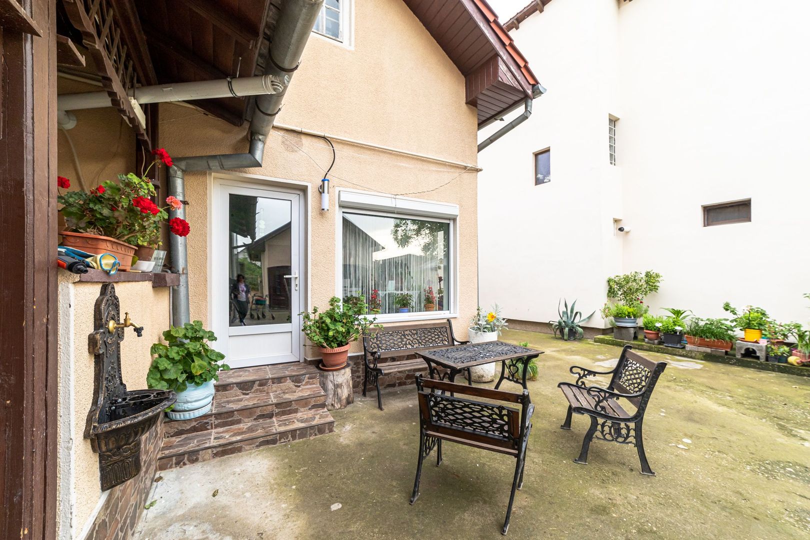 REZERVAT!  Preț fix redus!Casă multifamilială zona Pârneava - Poză 4