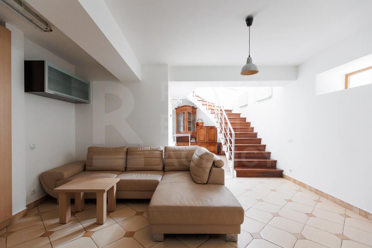 Chirie, casă/vilă, 6 camere, situată in inima capitalei - Poză 19