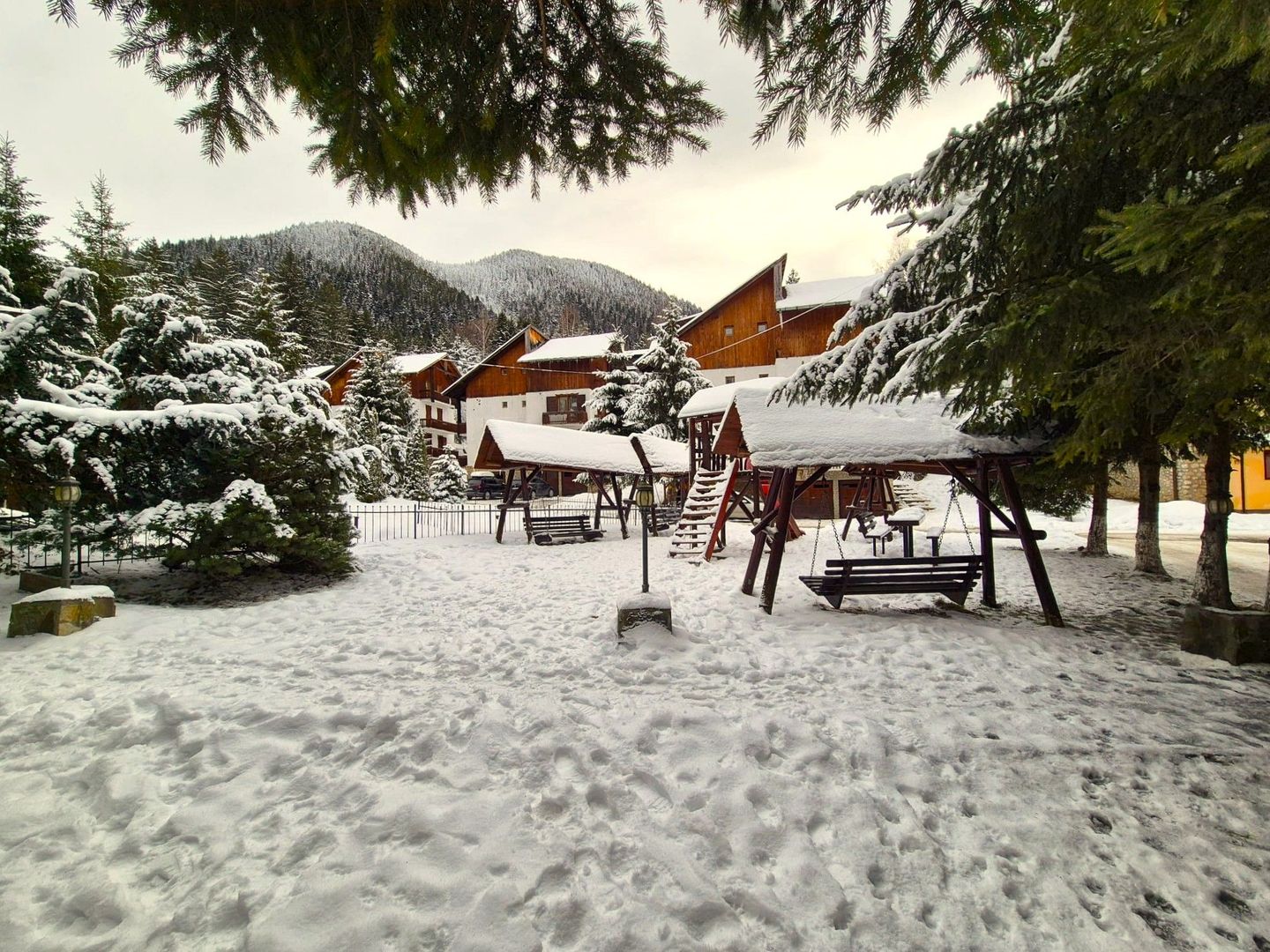 Comision 0 - Apartament în vilă, spațios, priveliște spre cabana Postăvaru - Poză 2