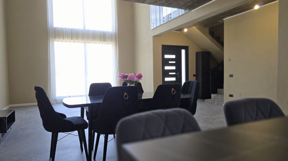 Vila intr-un peisaj idilic la 15 minute de capitala, pret imbatabil! - Poză 8