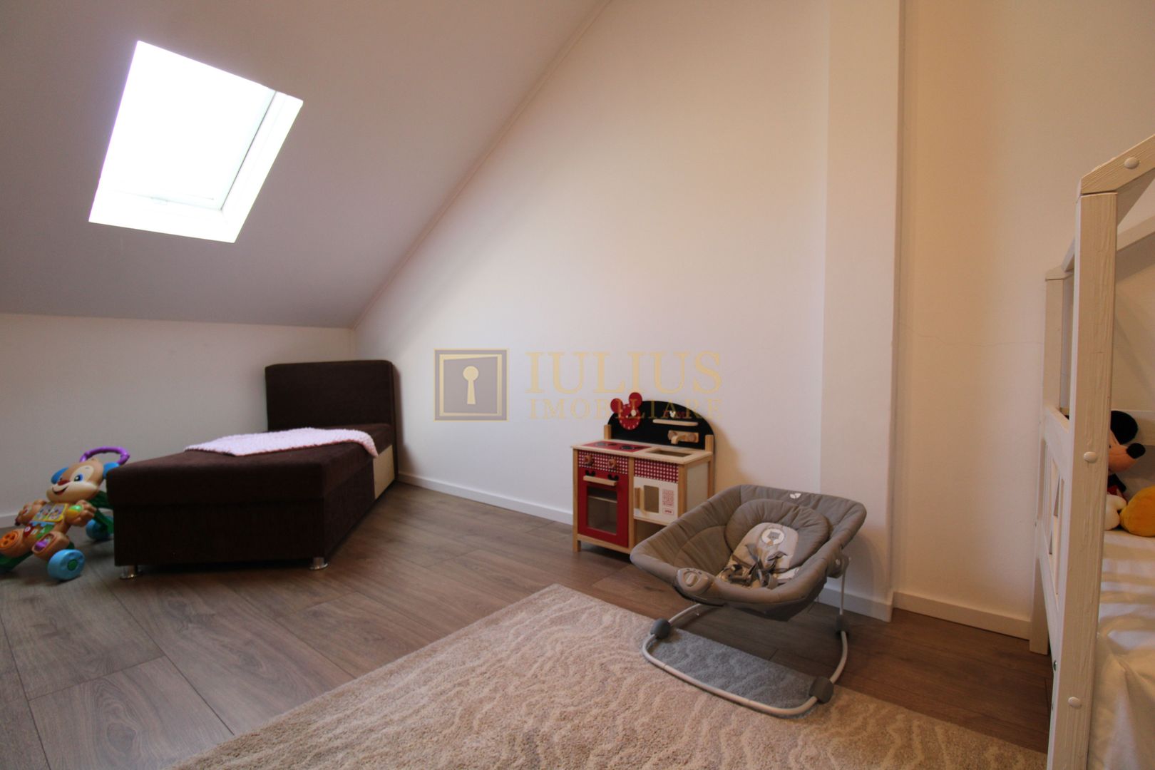 Casa in Blascovici, 5 camere + 3 bai, centrala proprie - Poză 11