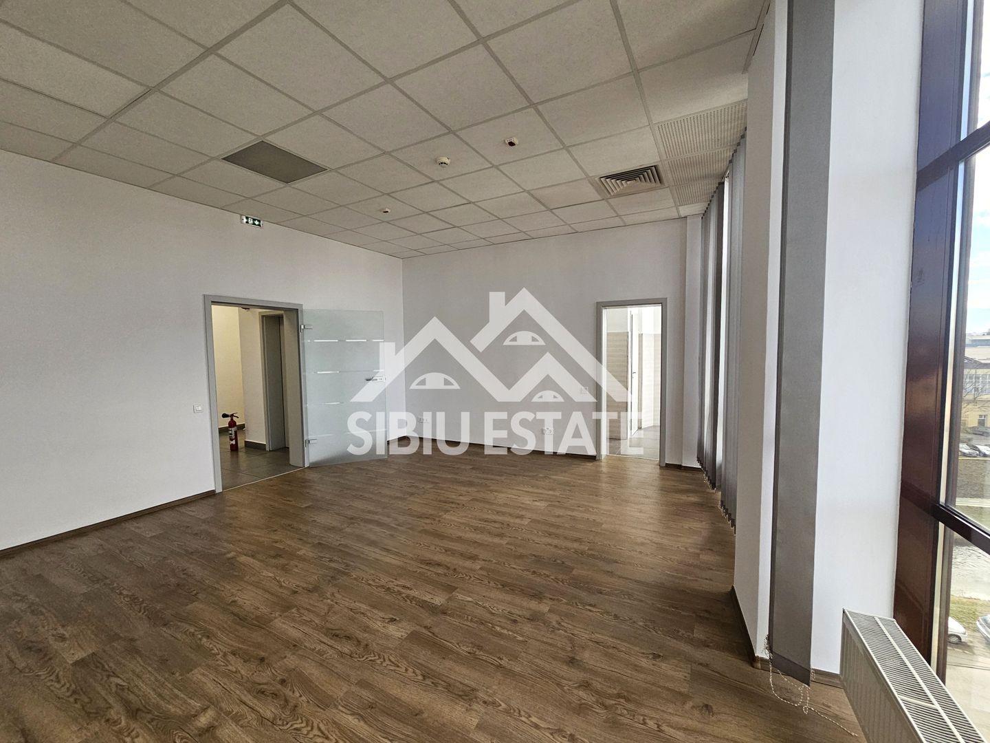 Spatiu de birouri de inchriat locatie centrala si vizibilitate buna - Poză 12