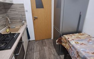 Apartament 2 camere, decomandat, Zonă Centrală - Poză 4
