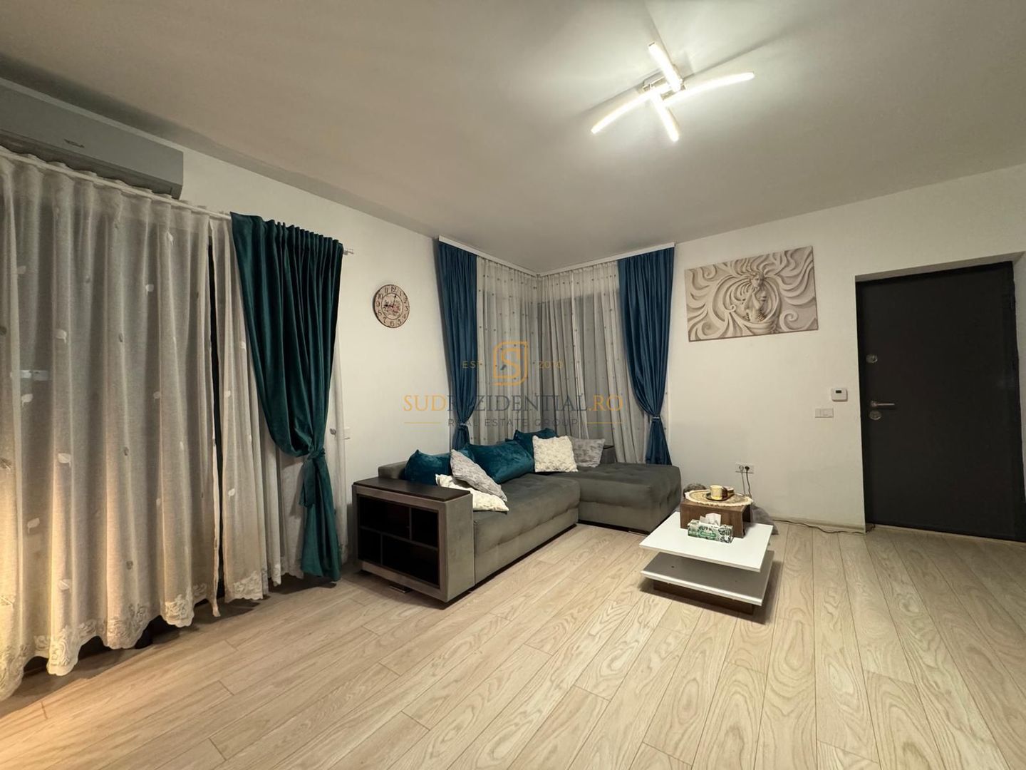 Vila modernă pe parter cu terasă închisă și pod pentru depozitare - Poză 10