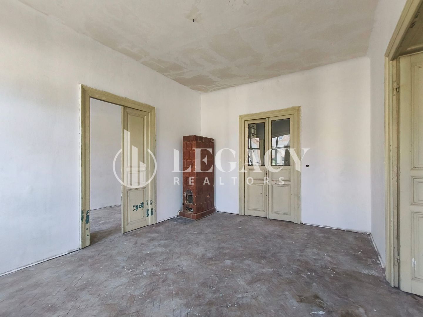 VÂNZARE/SCHIMB CU TEREN  - Clădire interbelică, centru oraș Siret - Poză 5