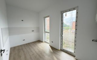 Bloc finalizat. Gradina proprie 52 mp. Decomandat. Loc de parcare. - Poză 4