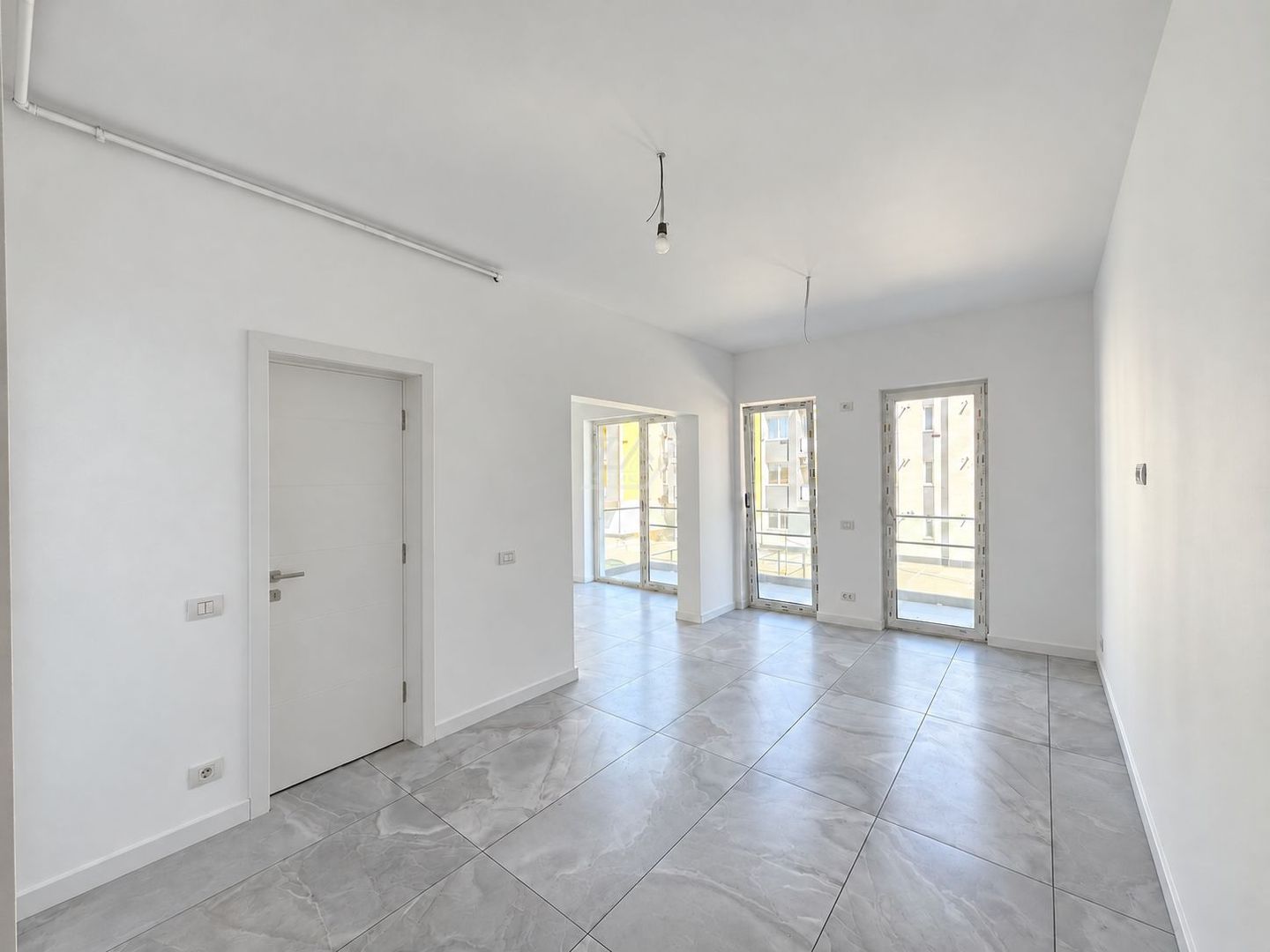 Bloc nou cu finisaje superioare. Etaj intermediar. Loc de parcare - Poză 1