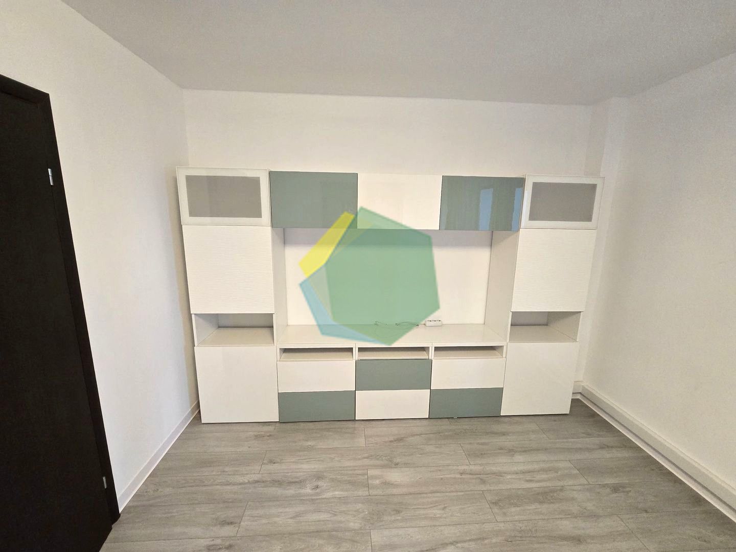 Apartament cu 2 camere complet renovat | Loc de parcare – Otopeni - Poză 2