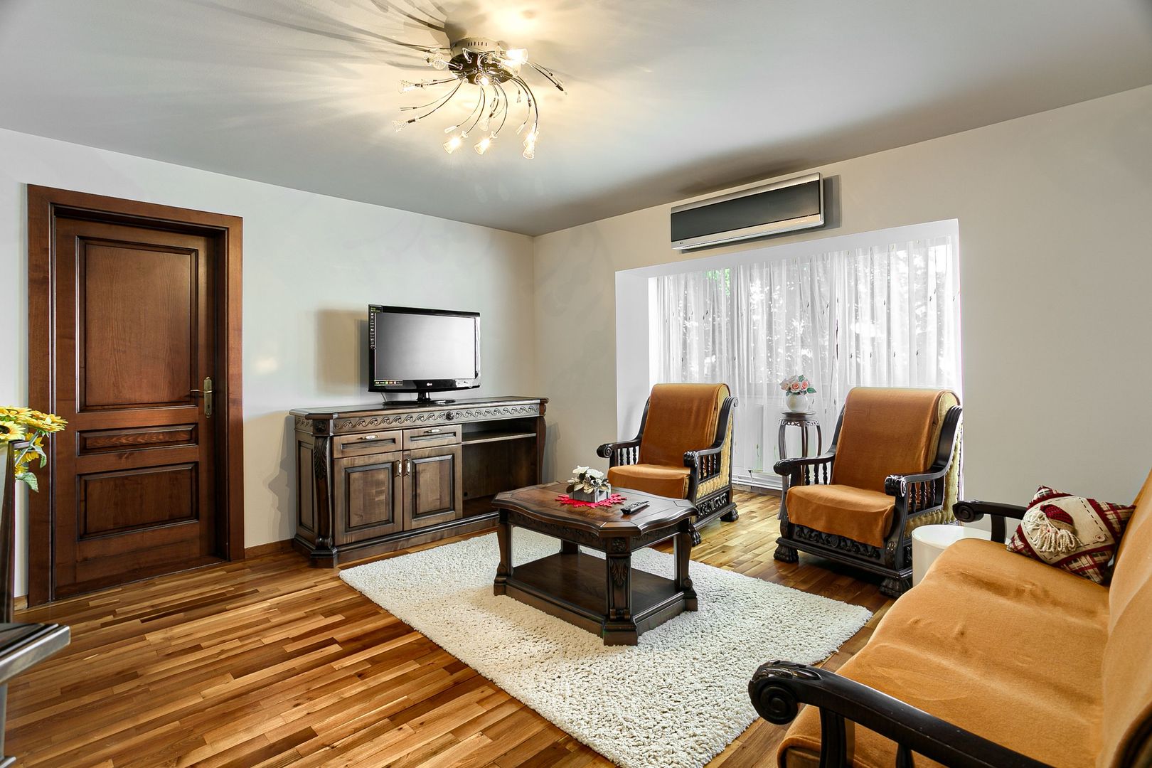 Apartament clasic cu 2 camere in Micalaca - Poză 1