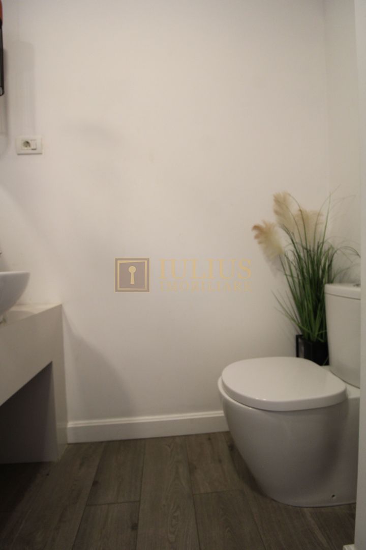 Semicentral, 2 camere, centrala proprie. - Poză 9