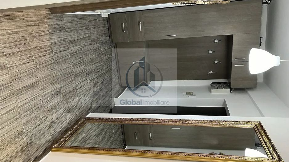 Proprietar inchiriez apartament cu 3 camere centrala loc parcare balcon Bloc NOU mobilat si utilat - Poză 1