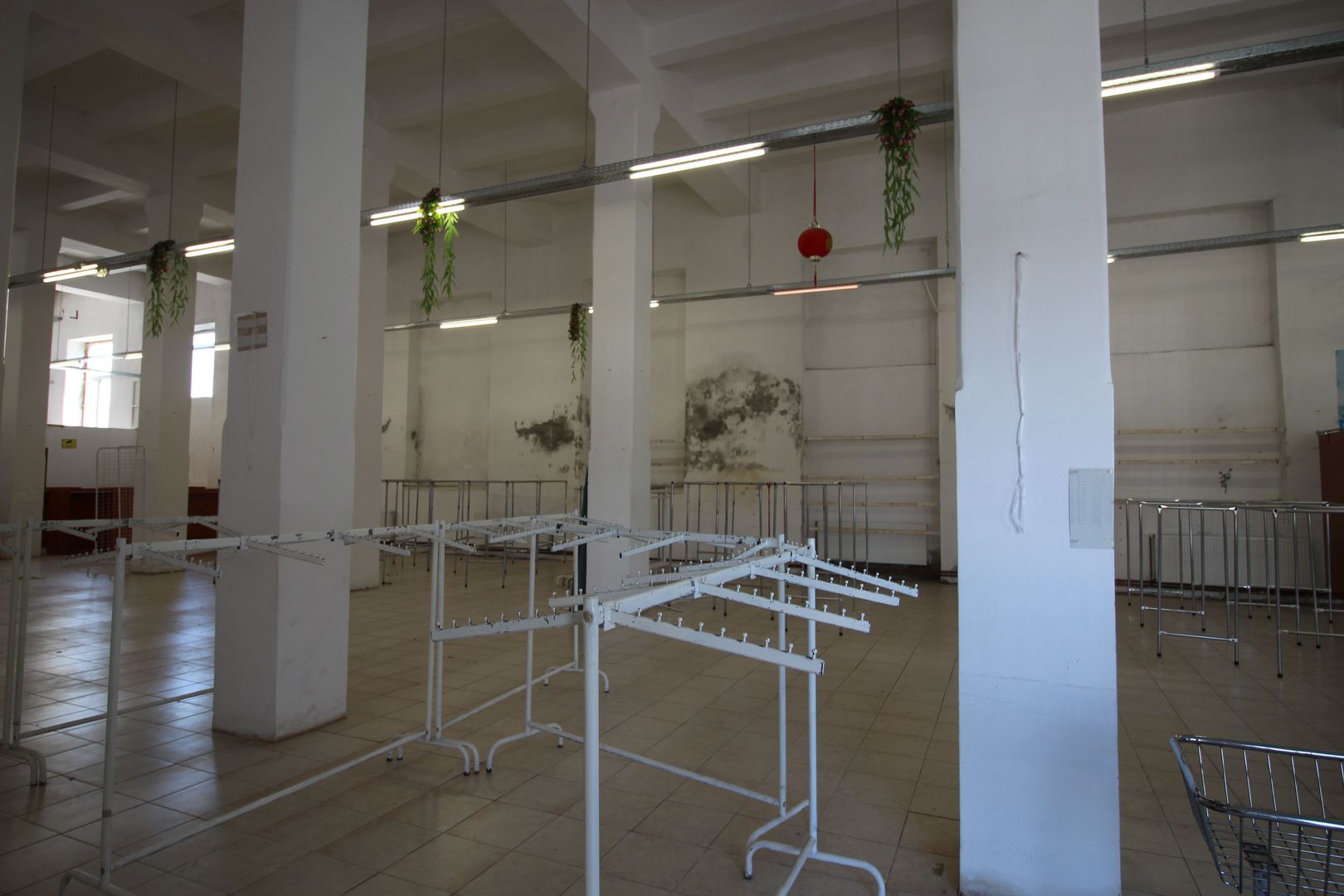 Spatiu comercial tip hala - zona semicentrala - Poză 10