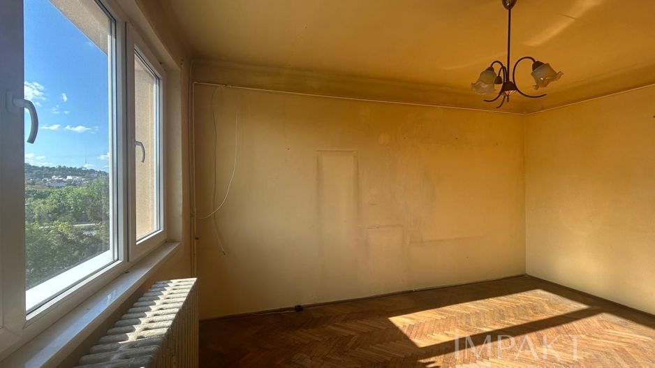 Apartament spatios, cu 4 camere in zona centrala - Poză 1