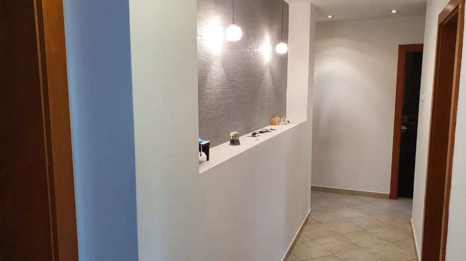 Aparament 5 camere etaj 1 zona Dambovita - Poză 1