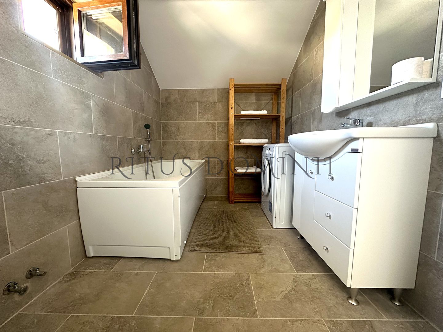 Vila cu 5 camere la Prima Închiriere, Sânmartin, 140mp - Poză 9