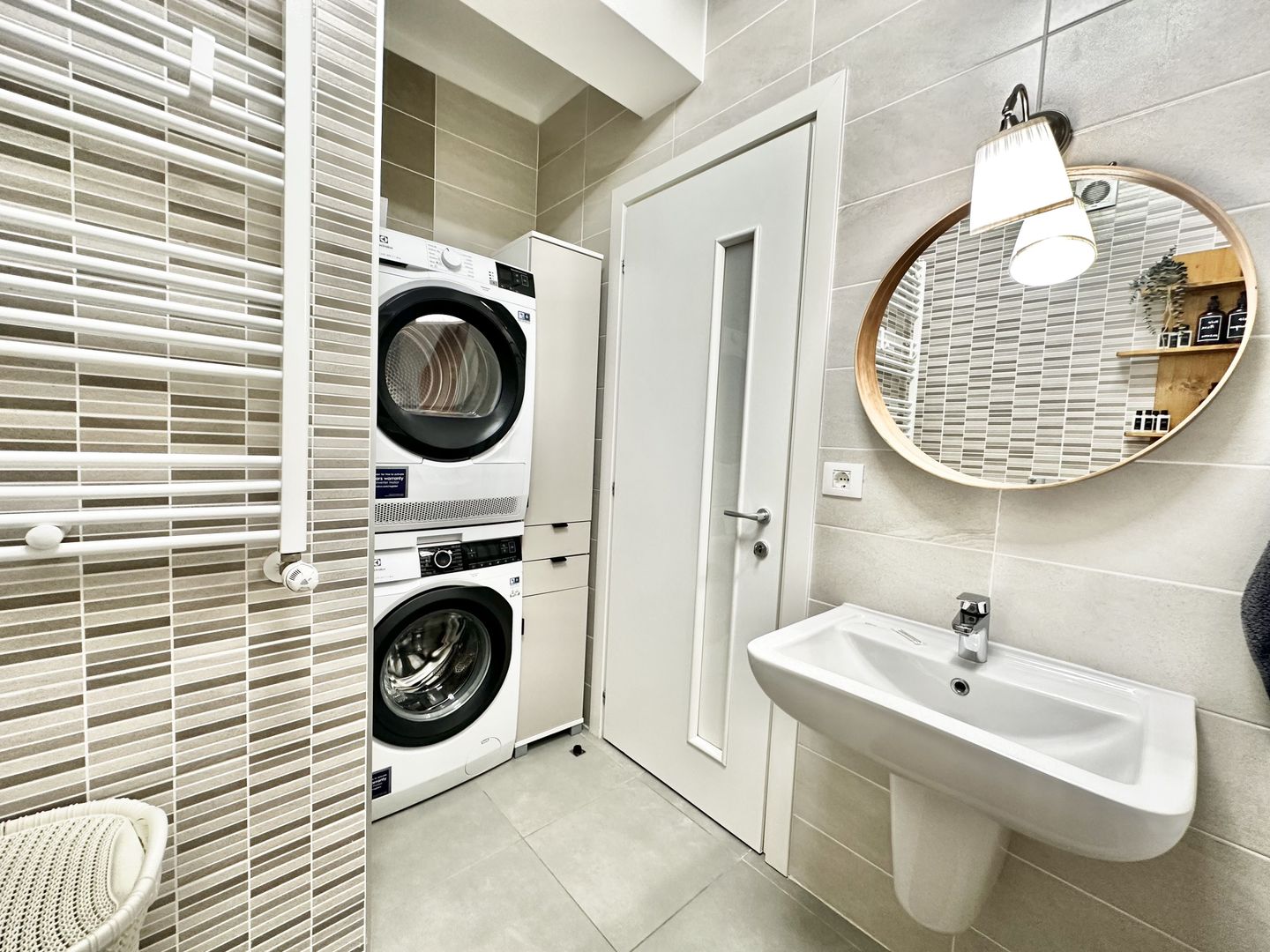 Penthouse modern de inchiririere cu 3 camere, terasă 80 mp zona Coresi - Poză 14