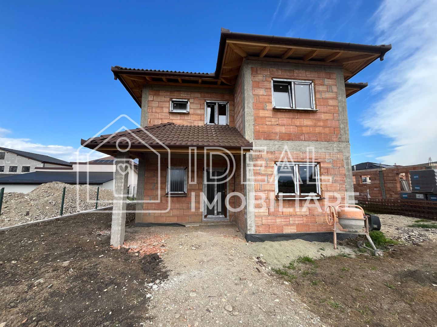 Casa individuala - 125mpu și 270mp curte | Sura Mica - Poză 2