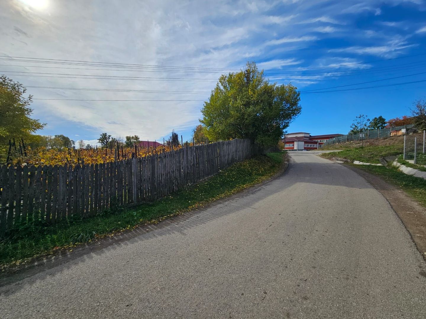 Teren intravilan 690 mp, utilități, lângă Spital Călinești - Poză 1