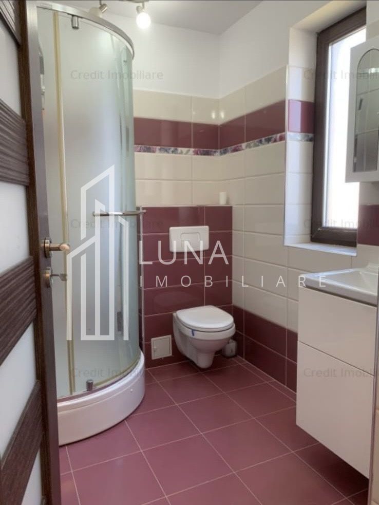 Inchiriez casă modernă în Ghimbav 2 nivele, curte proprie - Poză 5