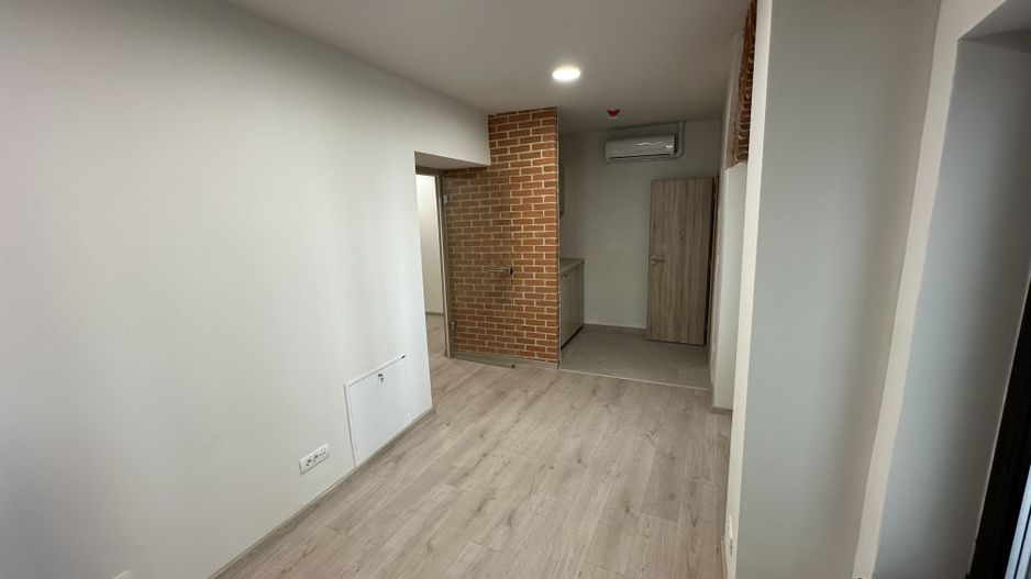 Spatii de birouri Ultracentral suprafață  de 27.7 mp - Poză 4